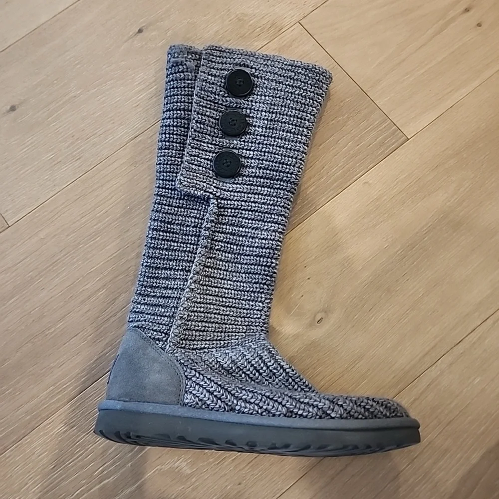 UGG step into